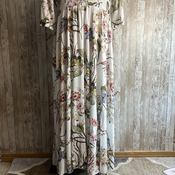 Floral Maxi Dress - White - Picture 8 of 11